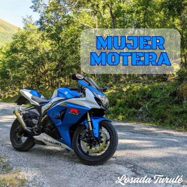 Mujer motera